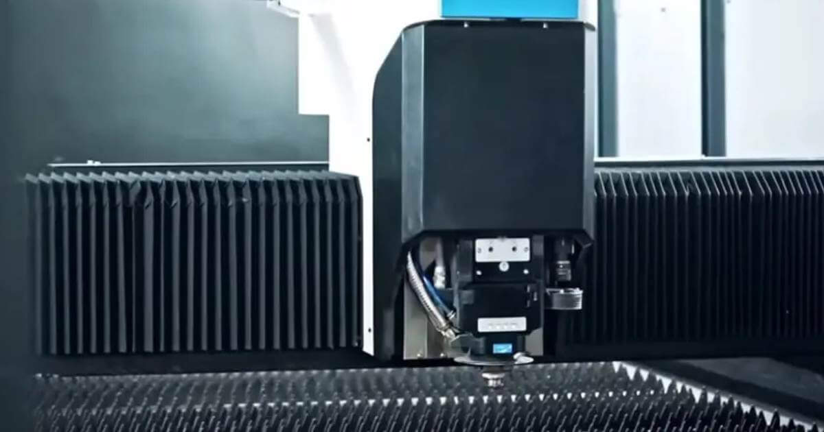 Fiber lézervágó gép karbantartása. Napi és heti rutin.